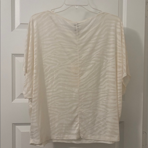 Varley Zebra Jersey Knit Almo Tee Vanilla White SZ M cap sleeve active wear NWT - Picture 2 of 12